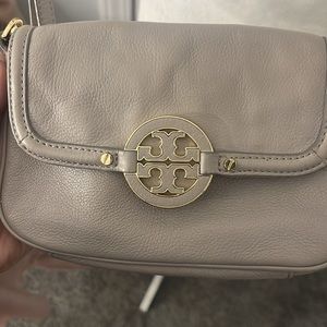 Tory Burch Crossbody Bag
Grey Leather
